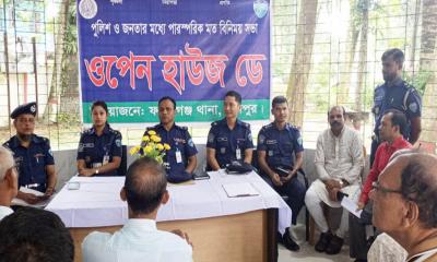 ফরিদগঞ্জে দুর্গাপূজা শান্তিপূর্ণ করতে সিসিটিভি ক্যামেরা স্থাপনের ওপর গুরুত্বারোপ এসপির