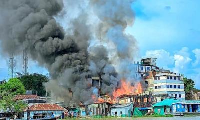 লংগদু মাইনীমুখ বাজারে ভয়াবহ অগ্নিকাণ্ড