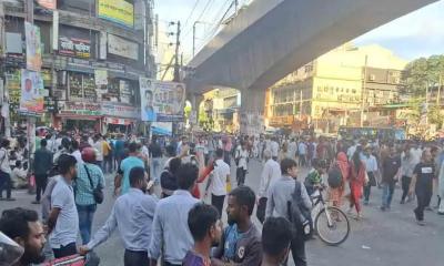 ৩ দফা দাবিতে পল্টন মোড় অবরোধ গণঅধিকার পরিষদের