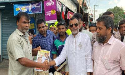 খোকসায় পাঁচ হাজার ফলজ বৃক্ষ বিতরণ ও লিফলেট প্রচার