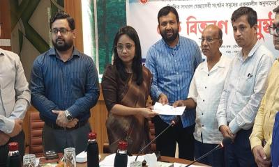 মৌলভীবাজারে স্বেচ্ছাসেবী সংগঠনের মাঝে চেক বিতরণ
