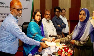 সাংবাদিক কল্যাণ ট্রাস্টের অনুদান পেলেন ৩২০ সাংবাদিক