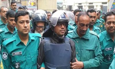‘এক মুজিব লোকান্তরে, লক্ষ মুজিব ঘরে ঘরে’ — আদালত চত্বরে পলক