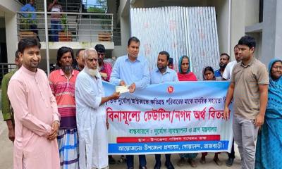 গোয়ালন্দে প্রাকৃতিক দুর্যোগে ক্ষতিগ্রস্তদের মাঝে ঢেউটিন ও চেক বিতরণ