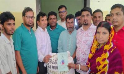 শিবগঞ্জে ভিডব্লিউবি কর্মসূচির চাল বিতরণ