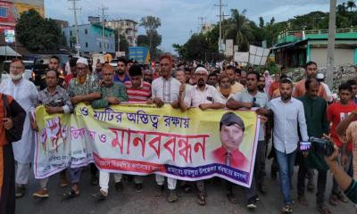 নরসিংদীর রায়পুরা থেকে ৬ ইউনিয়ন বাদ দেয়ার প্রস্তাব, মহাসড়কে বিক্ষোভ-মানববন্ধন
