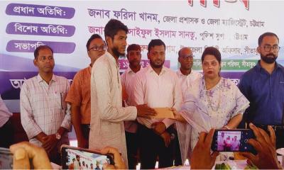 সীতাকুণ্ডে গণশুনানিতে জেলা প্রশাসক