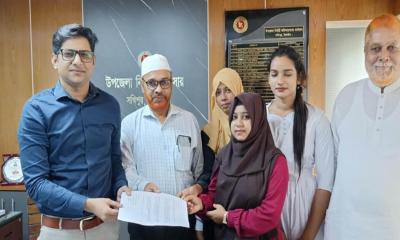 সখীপুরে দেড় কিলোমিটার খানাখন্দ সড়ক সংস্কারের জন্য ইউএনওকে স্মারকলিপি