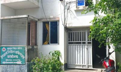 টুঙ্গিপাড়া নির্বাচন অফিস: নিজস্ব ভবনের অভাবে নাগরিক সেবা ব্যাহত
