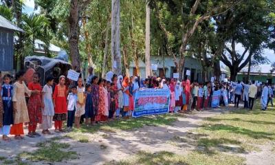 উলিপুরে খেলার মাঠ অক্ষত রেখে নতুন ভবন নির্মাণের দাবি
