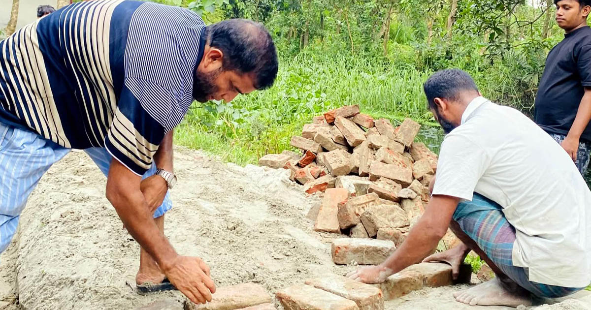 নরসিংদীতে নিজ খরচে ৩১ টি রাস্তার কাজ সম্পন্ন