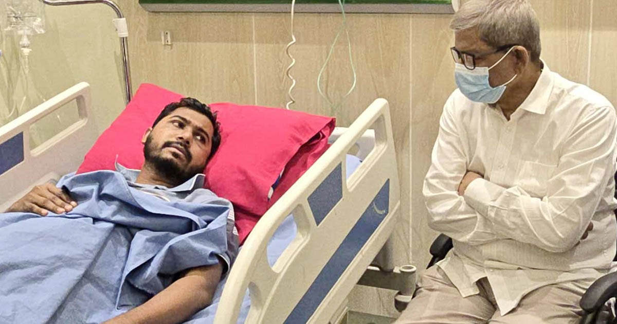 নুরের শারীরিক খোঁজ নিতে ঢামেকে মির্জা ফখরুল