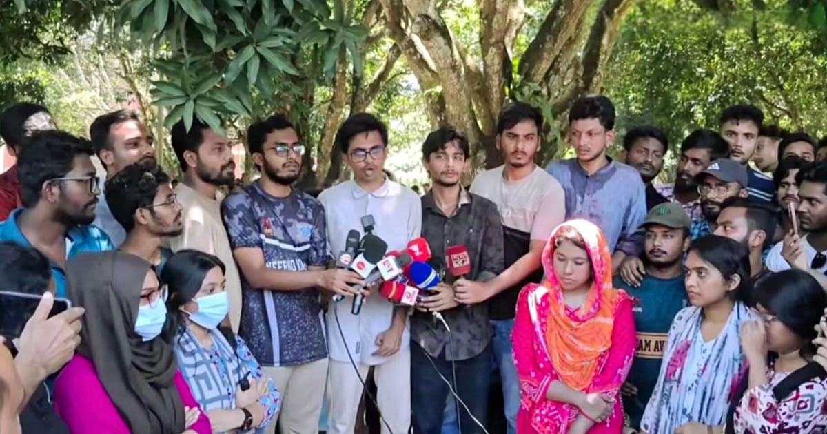প্রক্টোরিয়াল বডির পদত্যাগসহ ছয় দফা দাবি শিক্ষার্থীদের
