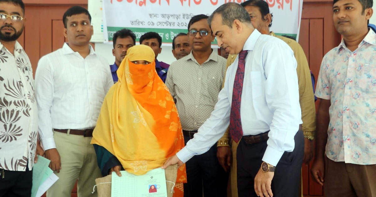 একদিনে ১০ উদ্যোগের নেতৃত্বে ডিসি অহিদুল ইসলাম