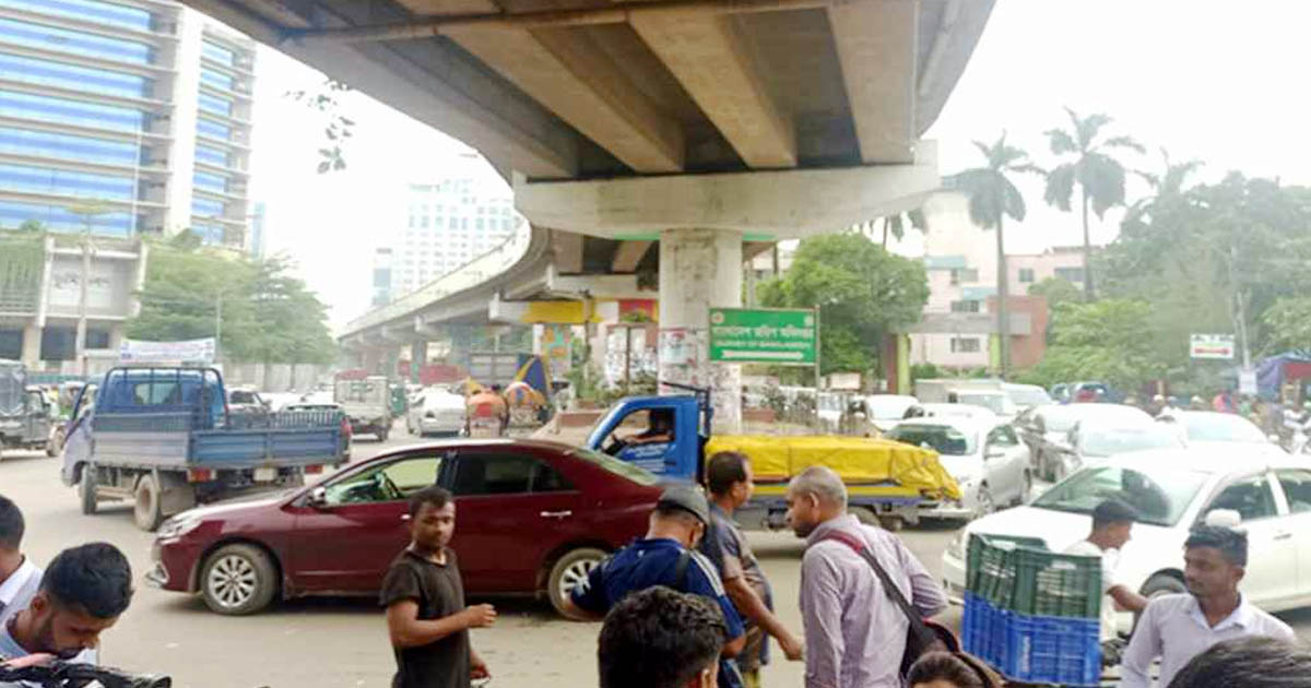 ঢাকার সাতরাস্তায় যান চলাচল শুরু
