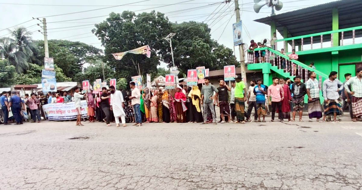 যান চলাচল স্বাভাবিক, আন্দোলনকারীদের অবস্থান রাস্তার পাশে