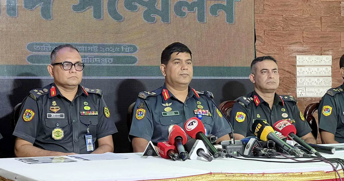  ৯ জঙ্গিসহ ৭০০ বন্দি এখনো পলাতক