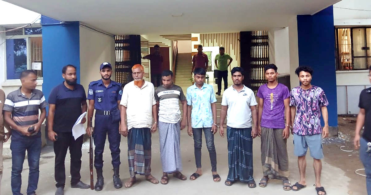 ফেনীতে অটোরিকশা ছিনতাই চক্রের ৬ সদস্য গ্রেপ্তার