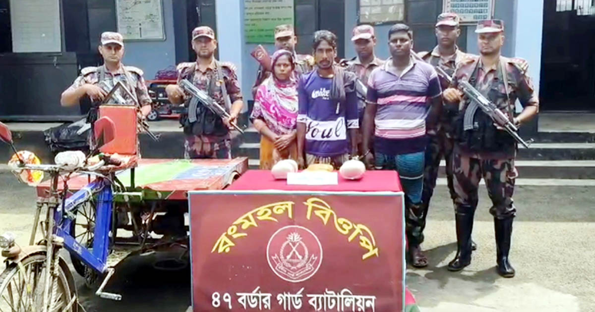 গাংনীতে গাঁজা পাচারকালে স্বামী-স্ত্রীসহ তিনজন আটক