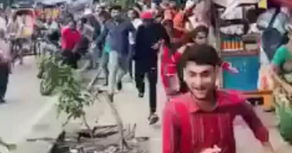 শ্যামলীতে নিষিদ্ধ আওয়ামী লীগের মিছিলে ককটেল বিস্ফোরণ, আটক ৬
