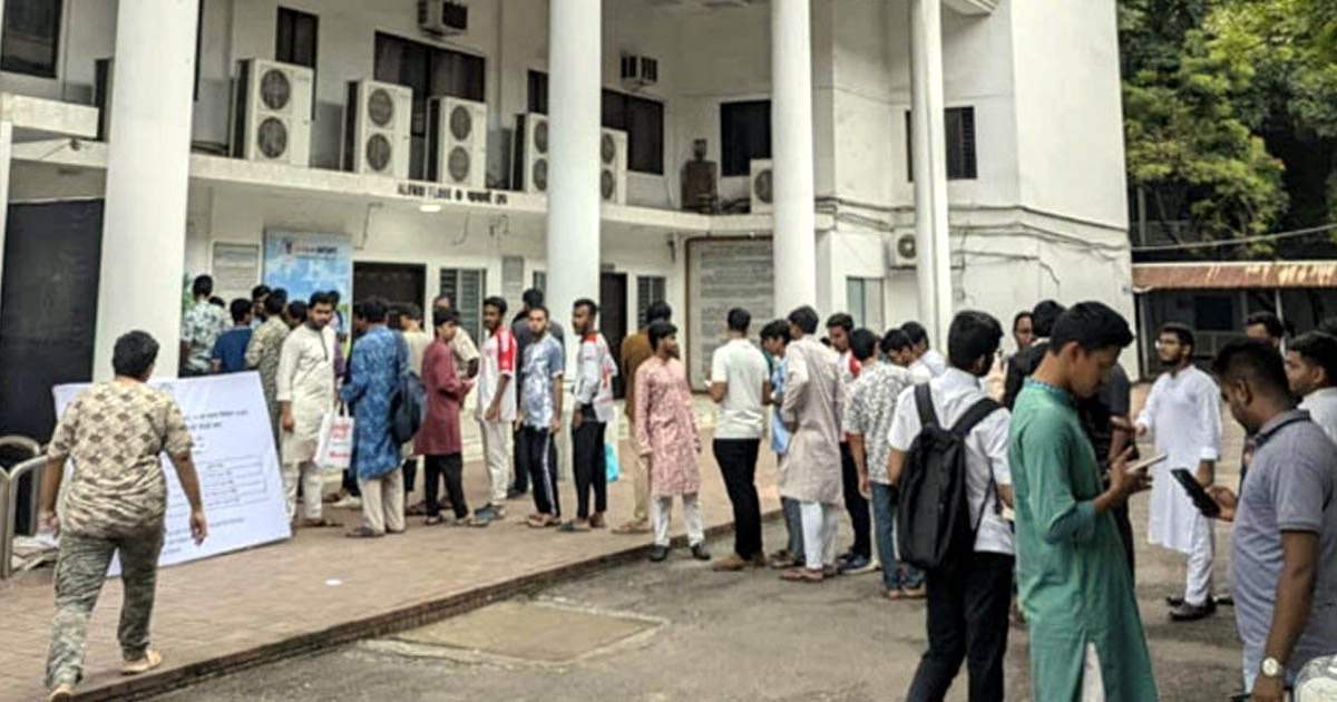 বিভিন্ন কেন্দ্রে ৭০ শতাংশের বেশি ভোট সংগ্রহ