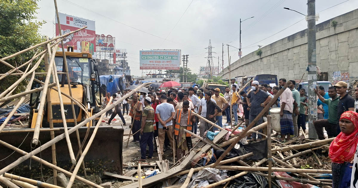 সোনারগাঁয়ে ১ হাজার অবৈধ দোকান উচ্ছেদ করলেন ইউএনও ফারজানা