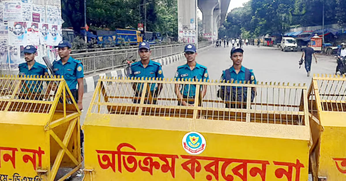 ঢাবির প্রবেশ পথে চলছে কড়া নিরাপত্তা