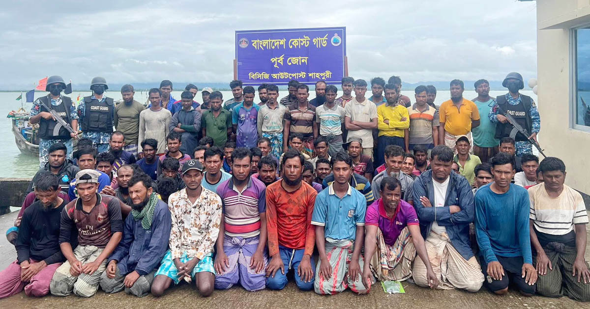 মিয়ানমারের জলসীমায় মাছ ধরার সময় ১২২ জেলেকে আটক করেছেন কোস্ট গার্ড