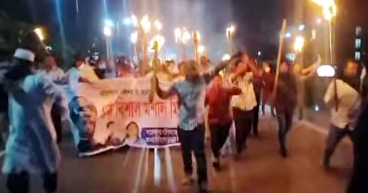 বরিশালে আ‍‍`লীগের মশাল মিছিল, গ্রেপ্তার ৪