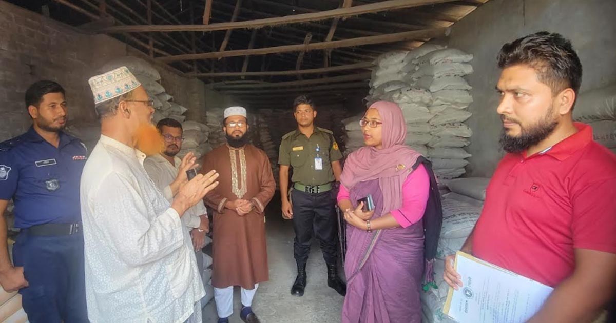 আদমদীঘিতে সার মজুদের দায়ে ব্যবসায়ীকে জরিমানা