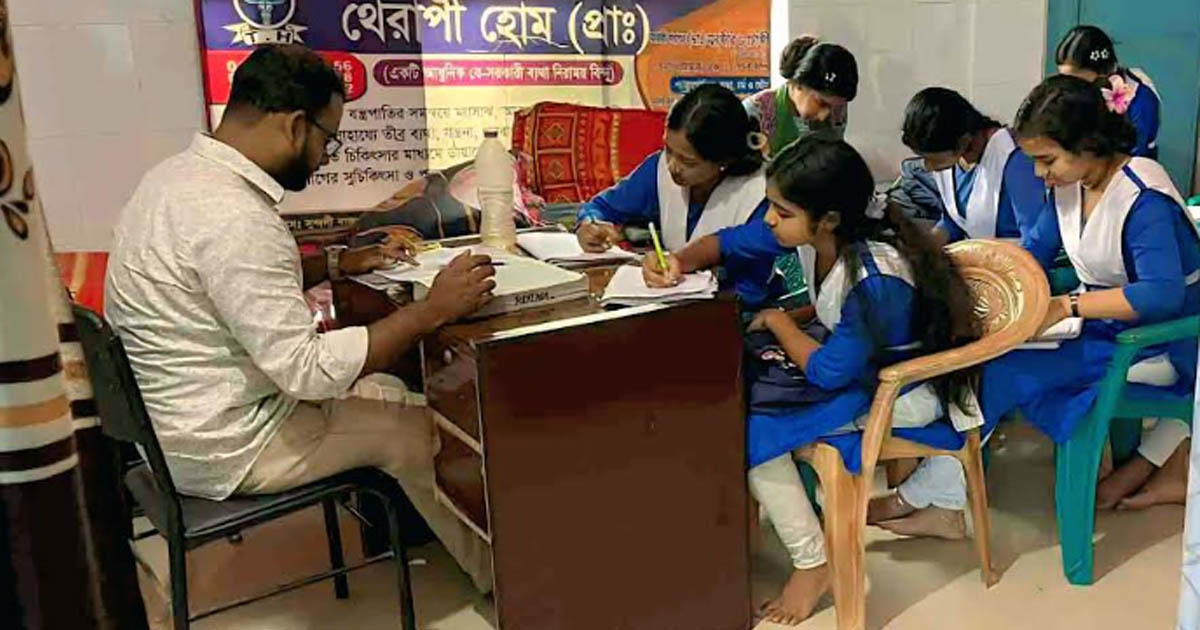 শ্রেণিকক্ষে হাঁটুপানি, ভাড়া করা ঘরে চলছে পাঠদান: শিক্ষার্থীদের চরম দুর্ভোগ