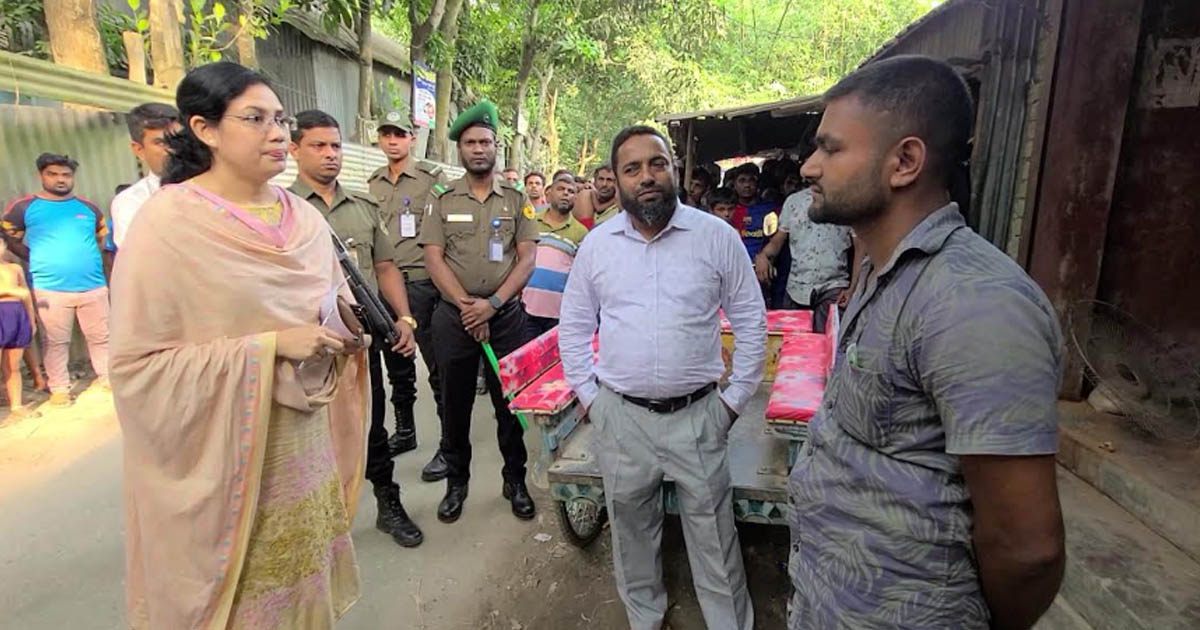 বেলকুচিতে সরকারি চালসহ যুবক আটক