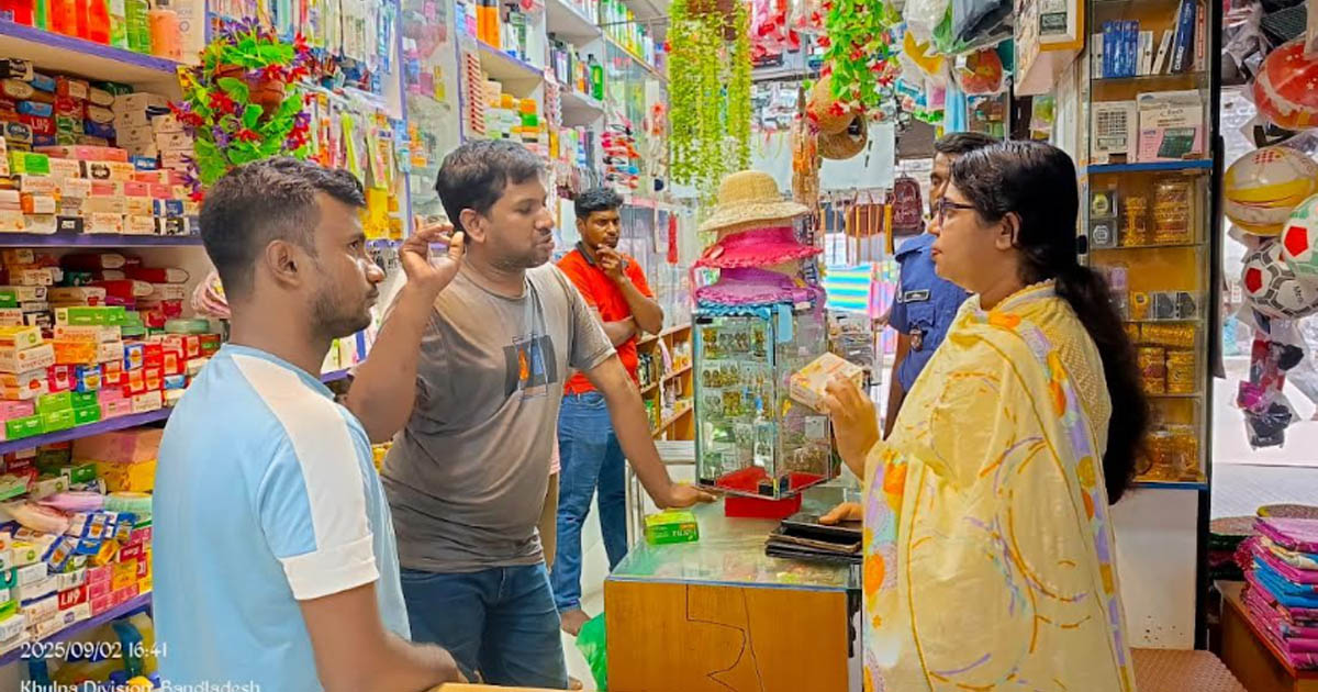 চৌগাছায় ভ্রাম্যমাণ আদালতের অভিযানে ৩ দোকানিকে জরিমানা