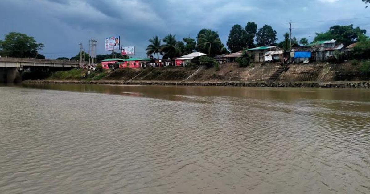 মাতামুহুরী নদীতে চোরাবালির ফাঁদে নবম শ্রেণির ছাত্রী নিখোঁজ