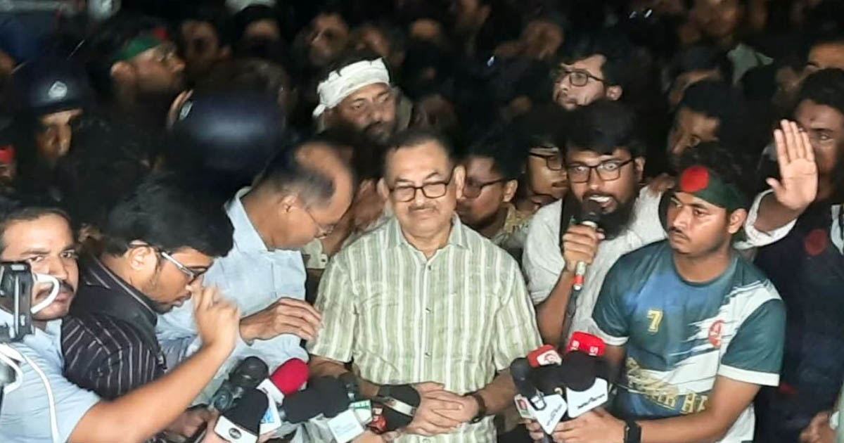 দুঃখপ্রকাশ করলেন ডিএমপি কমিশনার, ডিসি মাসুদের পদত্যাগ দাবি শিক্ষার্থীদের