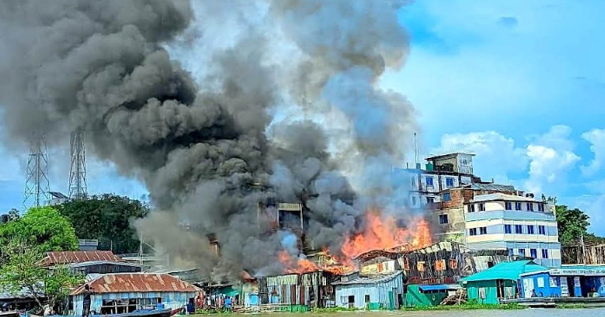 লংগদু মাইনীমুখ বাজারে ভয়াবহ অগ্নিকাণ্ড