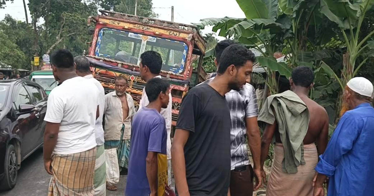 কাউনিয়ায় মহাসড়কে নছিমন খাদে পড়ে গরু ব্যবসায়ীর মৃত্যু