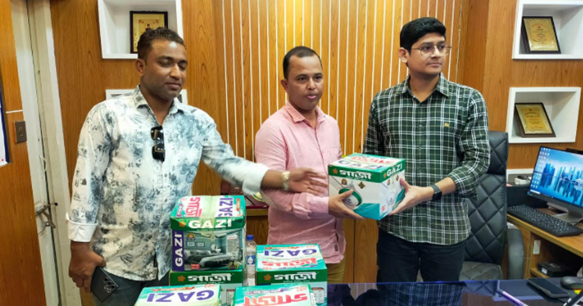 পাকুন্দিয়া উপজেলা স্বাস্থ্য কমপ্লেক্সে ছাত্রদলের ৬টি সিলিং ফ্যান উপহার