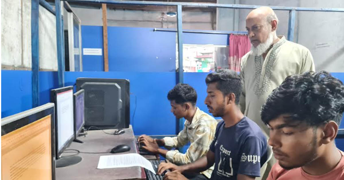 কম্পিউটার শিক্ষার আলোকবর্তিকা অধ্যাপক শাহ আক্তার
