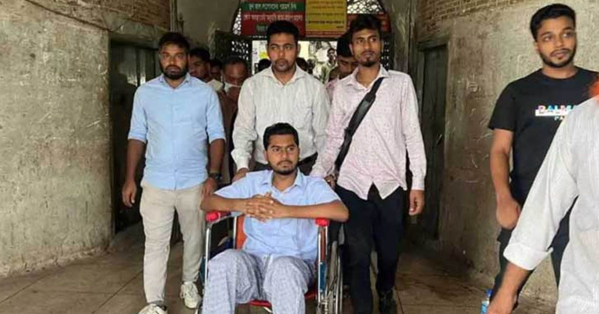 উন্নত চিকিৎসার জন্য সিঙ্গাপুর যাচ্ছেন নুরুল হক নুর