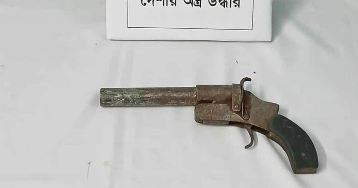 গাংনীতে র‌্যাবের অভিযানে দেশীয় অস্ত্র উদ্ধার