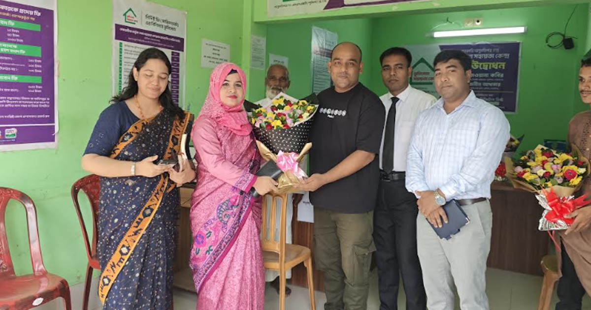 পূর্বধলায় ভূমি সেবা সহায়তা কেন্দ্র পরিদর্শন করলেন এডিসি মুনমুন