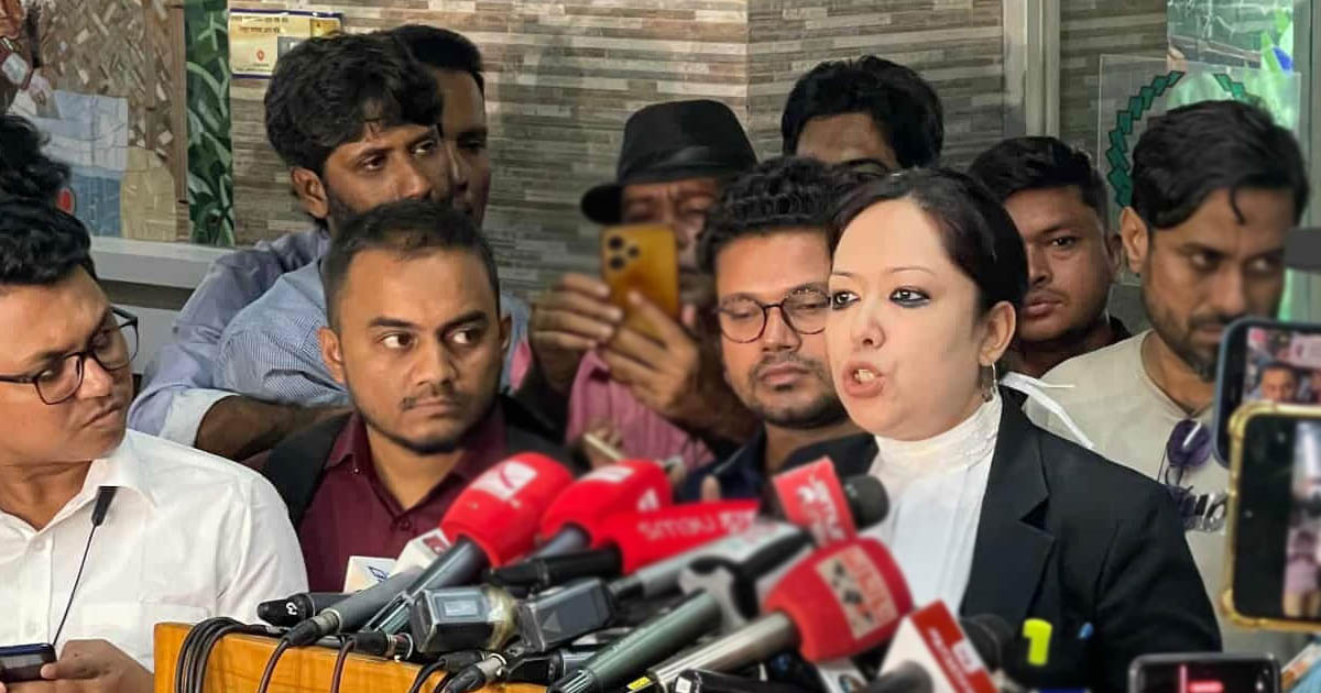 পাঞ্জাবি পরা একজন আমাকে প্রথমে ধাক্কা দিয়েছেন