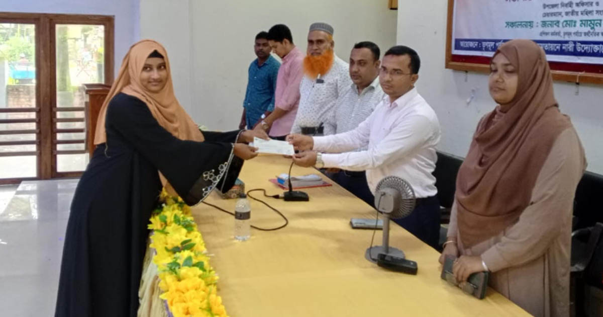 সরিষাবাড়ীতে নারী প্রশিক্ষণ ভাতার চেক বিতরণ