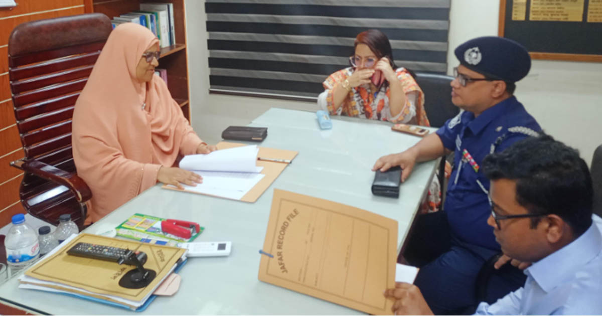 সোনাতলায় জেলা প্রশাসকের ছোঁয়ায় প্রাণ পেল প্রশাসন ও জনসেবা