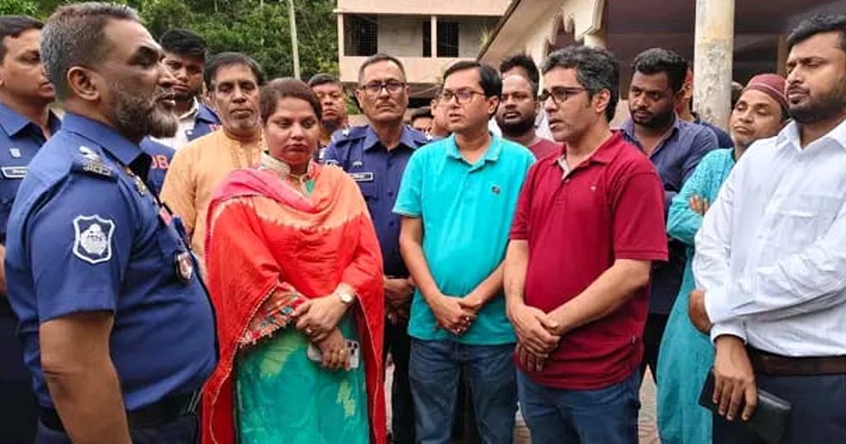 সীতাকুণ্ডে চন্দ্রনাথ ধাম পরিদর্শন করলেন জেলা প্রশাসক ও পুলিশ সুপার