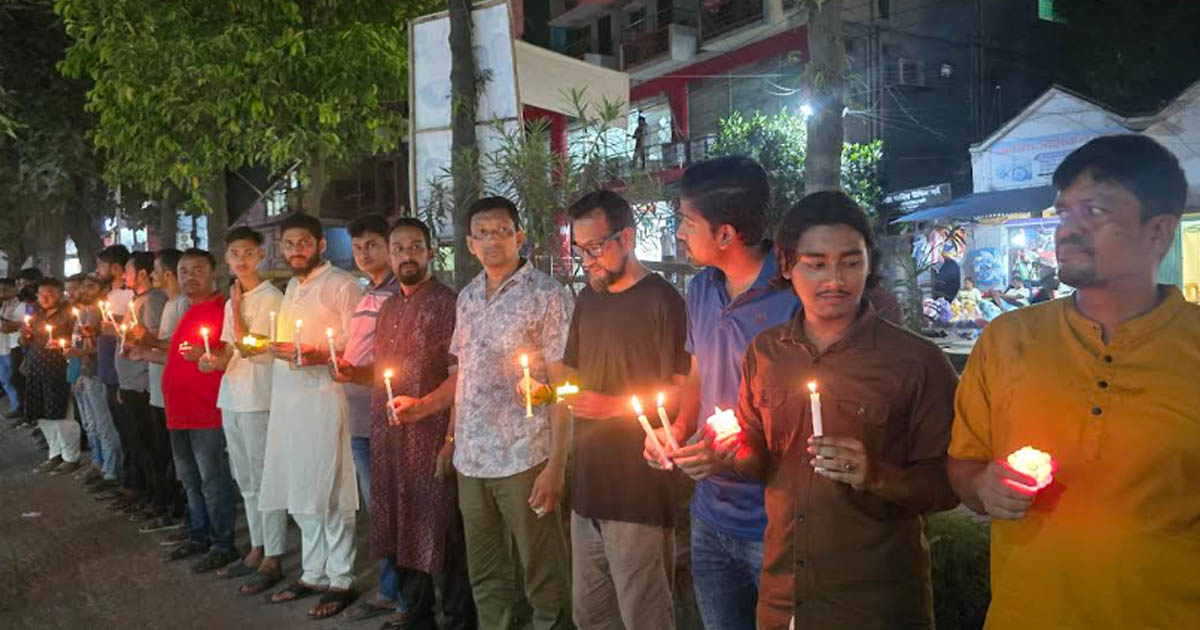 মুন্সীগঞ্জে যুবদল নেতার পদ স্থগিতের প্রতিবাদে কিলোমিটারজুড়ে মোমবাতি প্রজ্বলন