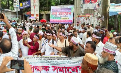 দাবি মানার প্রতিশ্রুতি: আন্দোলন স্থগিত করলেন শিক্ষকরা