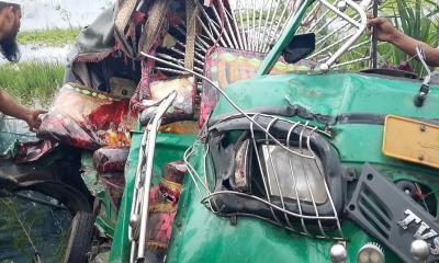 টাঙ্গাইলের বাস-সিএনজি সংঘর্ষে নিহত ৩