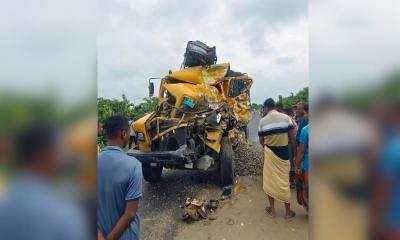 নওগাঁয় দুই ট্রাকের সংঘর্ষে হেলপারের মৃত্যু